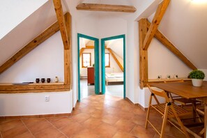 Blackout curtains, soundproofing, cots/infant beds, rollaway beds - Andělský Dvůr (Svetce)