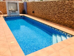 Outdoor pool - Vertex Realty Apartment Oniru (Lagos)