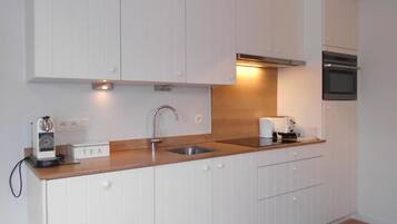 Apartment | Private kitchen | Fridge, microwave, stovetop, dishwasher