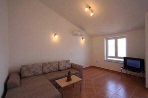 TV - Apartment Djakovic Deni 2 (Silo - island Krk)