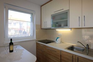 Fridge, stovetop, dishwasher, coffee/tea maker - 10027-A1 · Apartment - Sonata - ( 10027-A1 ) (Silo - island Krk)