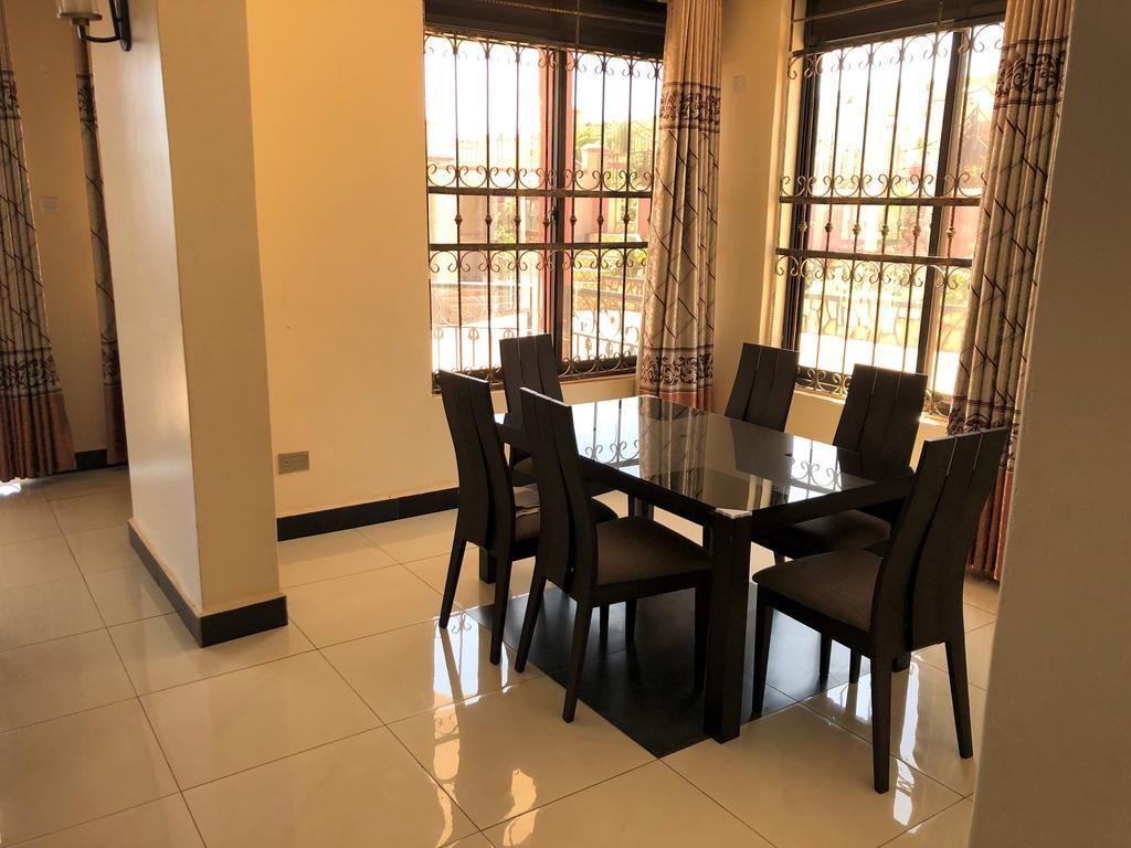 Family Apartment | Makan dalam bilik