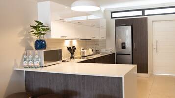 Exclusive Apartment | Private kitchen | Fridge, microwave, oven, stovetop