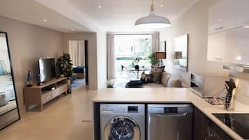 Apartamento exclusivo | Cozinha privada | Geladeira, micro-ondas, fogão, cooktop