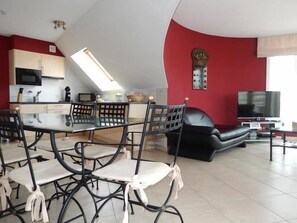 Appartement, 2 chambres | Coin séjour | Télévision à écran plat