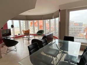 Télévision à écran plat