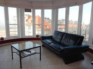 Appartement, 2 slaapkamers | Woonruimte | Flatscreentelevisie