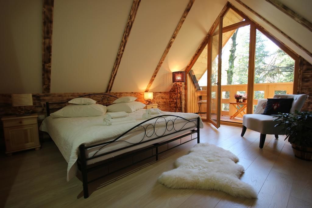 Comfort Chalet, Multiple Beds, Garden View | Down duvets, memory-foam beds, iron/ironing board, free WiFi