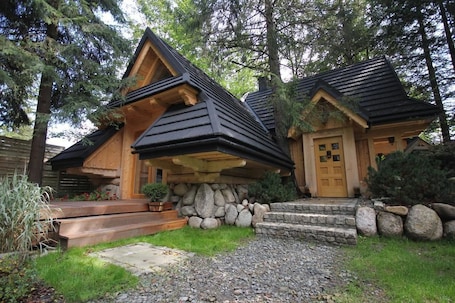 Front of property. Domek Koliba pod Jedlami