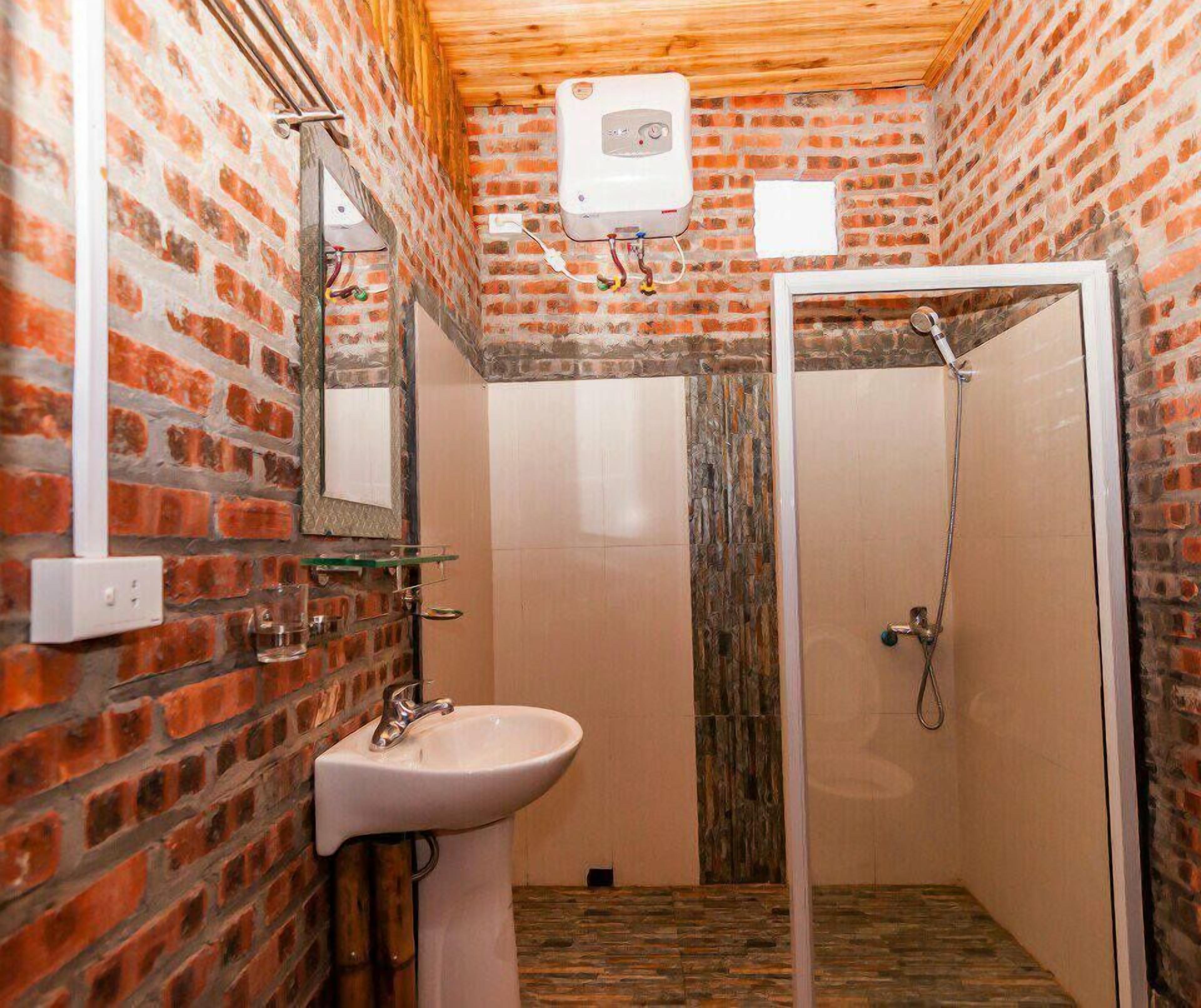 淋浴設備、淋浴花灑、吹風機、浴袍