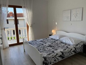2 bedrooms, iron/ironing board, free WiFi, bed sheets
