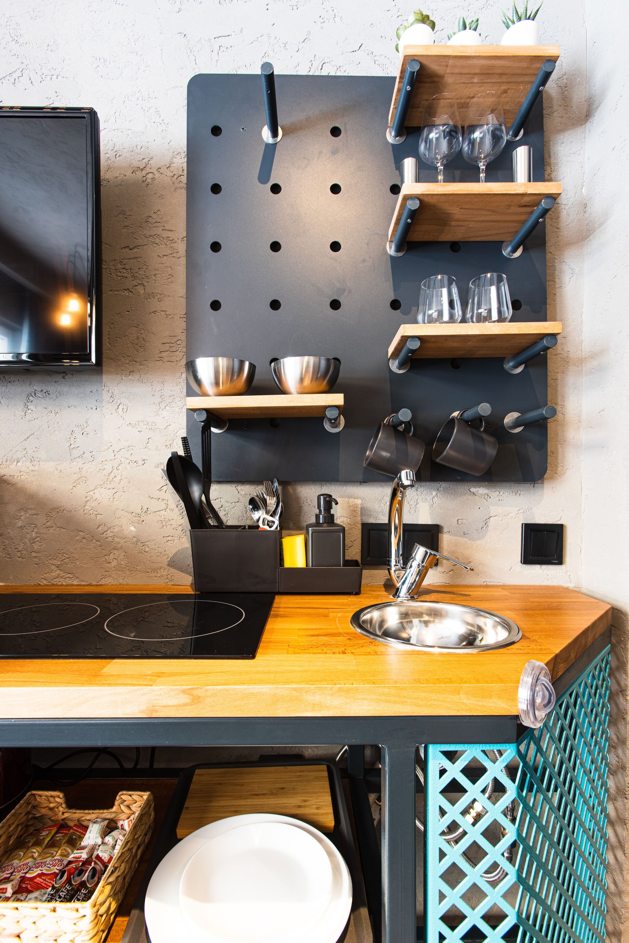 Standard Studio | In-room safe, individually decorated, laptop workspace, free WiFi