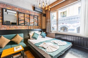 In-room safe, individually decorated, laptop workspace, free WiFi - Mansion Gorki (Istanbul)