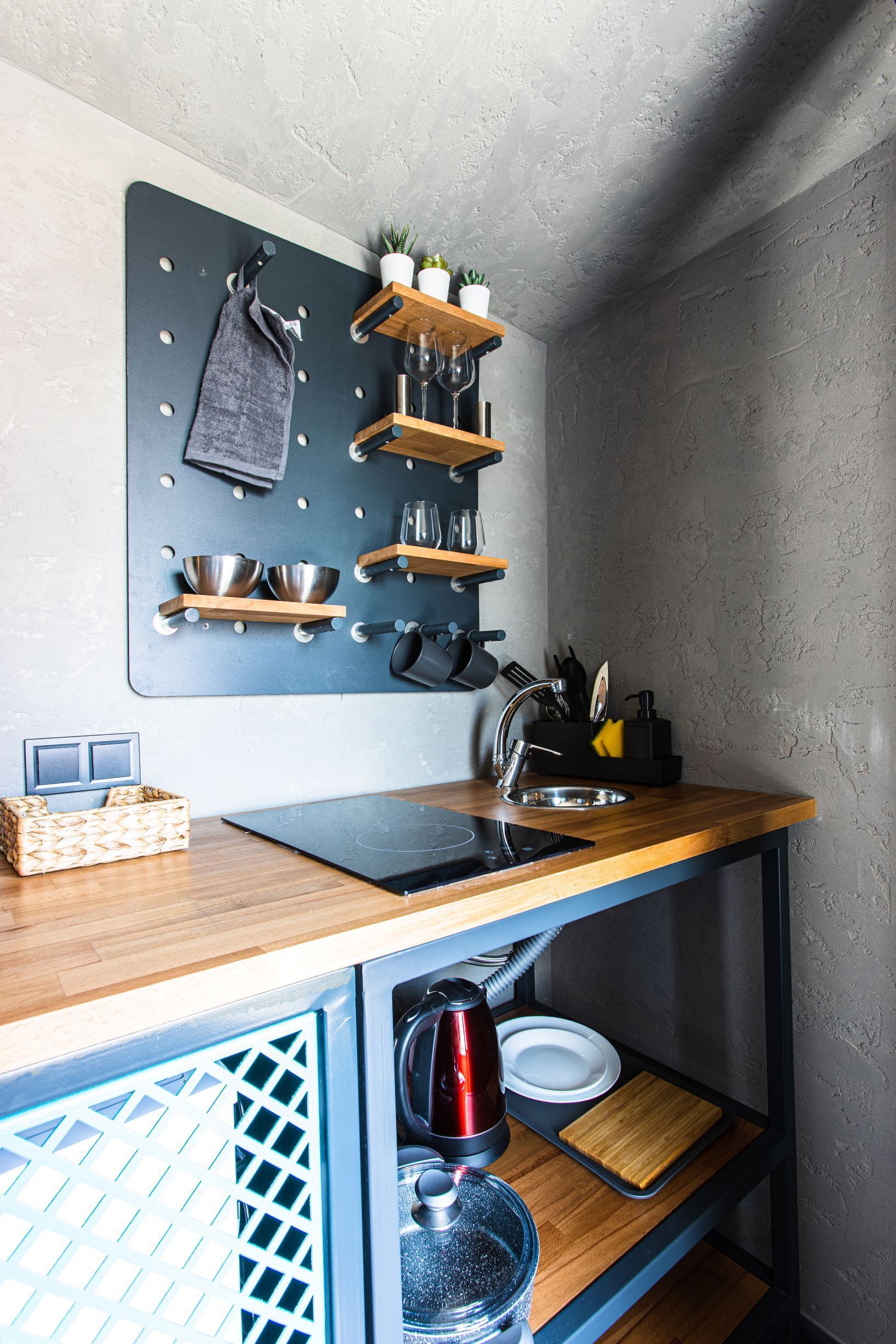 Superior Studio | Private kitchen | Fridge, microwave, stovetop, cookware/dishes/utensils