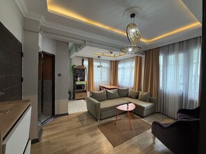 Apartment, 2 Bedrooms, Balcony | Ruang tamu