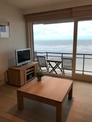 Apartment, Sea View | Living room | Flat-screen TV, DVD player - Scorpio B 902 (Nieuwpoort)