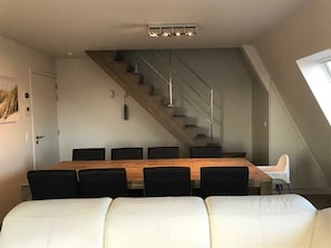 Appartement, 3 slaapkamers | Woonruimte | Flatscreentelevisie
