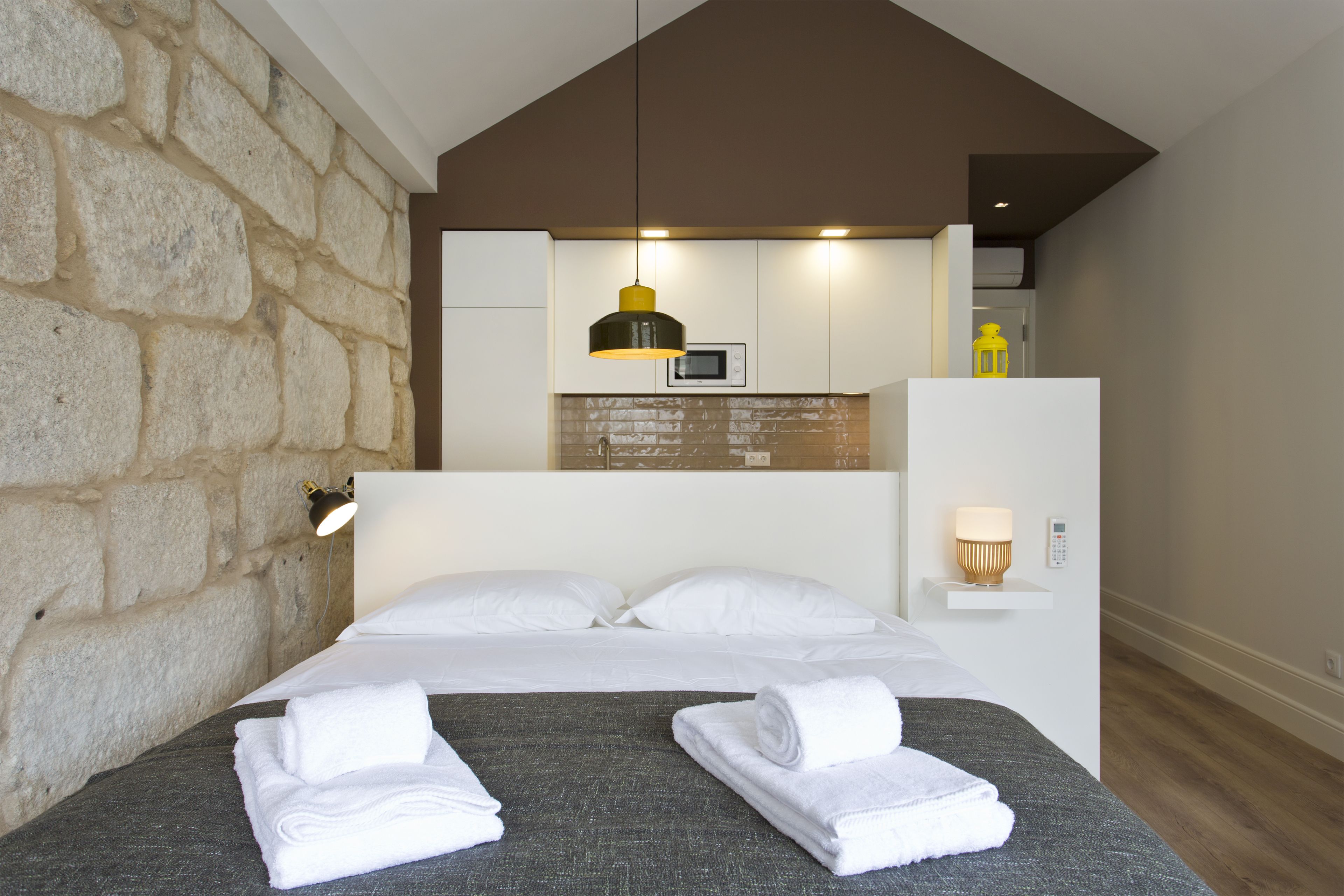 Superior Studio | Premium bedding, free WiFi, bed sheets