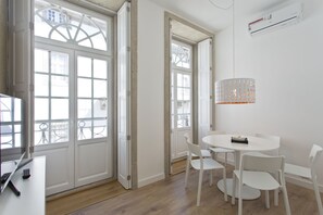 Duplex, 2 Bedrooms | In-room dining