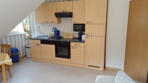 基本公寓, 1 間臥室 (incl. cleaning fee 12 EUR) | 私人廚房 | 義式濃縮咖啡機、咖啡機/沖茶器、電冰箱、微波爐