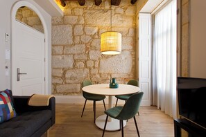 Departamento, 1 habitación (3 people) | Área de sala de estar | Televisión LED 