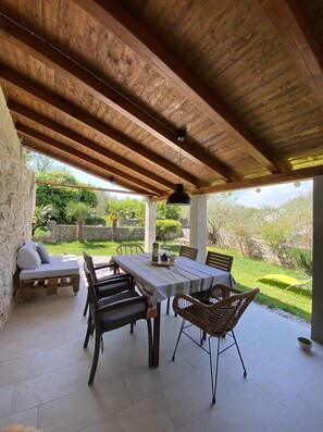 Outdoor dining - House Luni (39072-K1) - Silo - island Krk (Silo - island Krk)