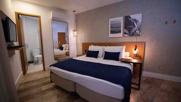 Habitación triple Deluxe (Suíte Twin) | 17 habitaciones, cortinas blackout, wifi gratis y ropa de cama