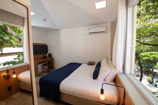 17 bedrooms, blackout drapes, free WiFi, bed sheets