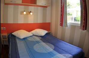 บ้านเคลื่อนที่, 2 ห้องนอน, ห้องน้ำส่วนตัว | เตารีด/โต๊ะรีดผ้า, Wi-Fi ฟรี, ผ้าปูที่นอน