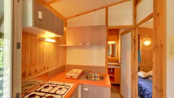 Chalet, 2 Bedrooms, Private Bathroom | Private kitchenette | Full-sized fridge, microwave, stovetop, coffee/tea maker