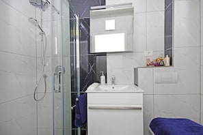 Apartment | Bathroom | Hair dryer, bathrobes, slippers, towels