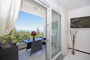 Apartment | 1 bedroom, premium bedding, in-room safe, soundproofing