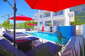 Piscine extérieure (ouverte en saison)