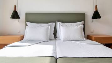 Kamar Twin | Didekorasi berbeda-beda dan dilengkapi dengan perabotan berbeda-beda