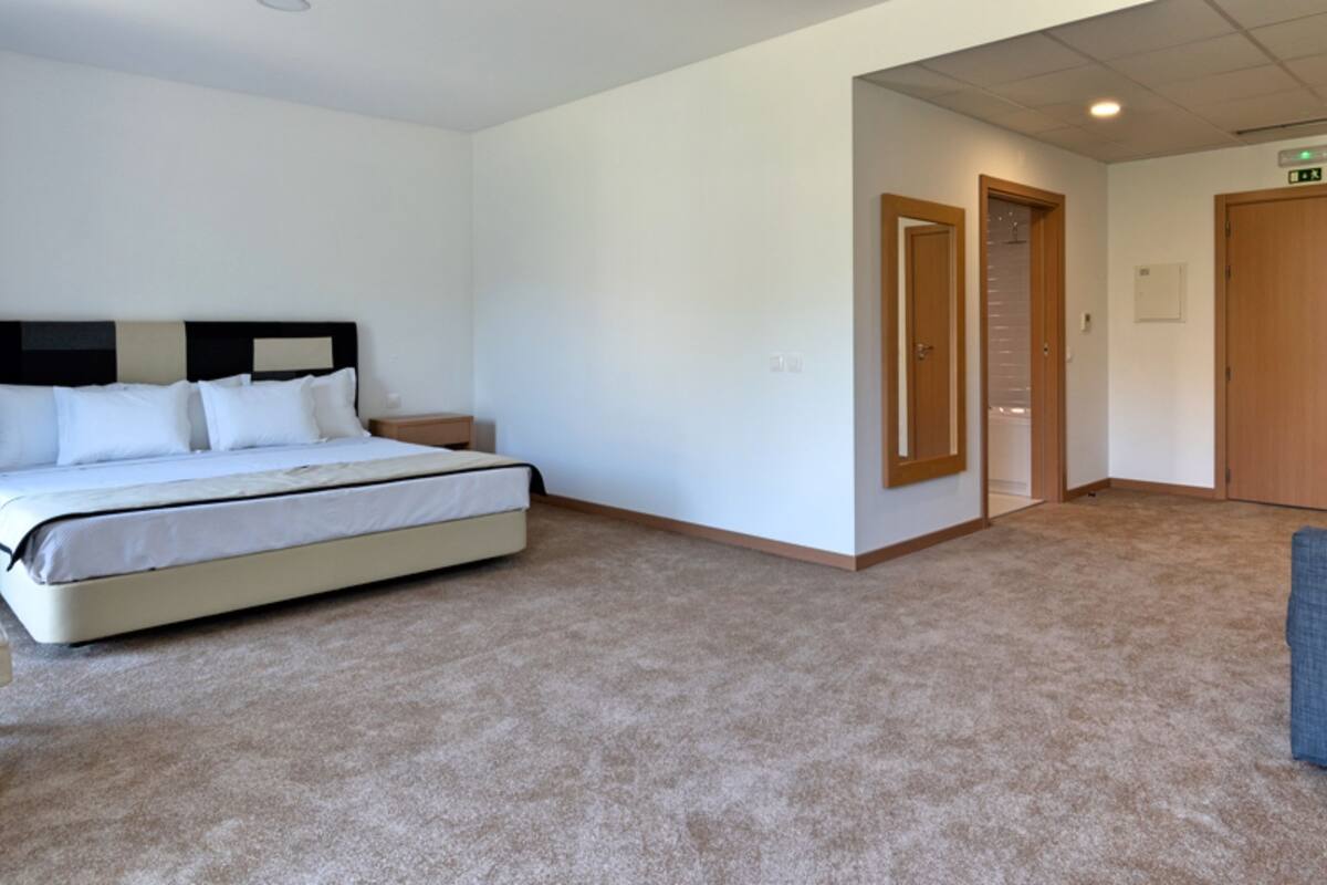 Junior Suite (Ecola) | Meja, ruang kerja komputer riba, langsir/tirai gelap terus, kalis bunyi 