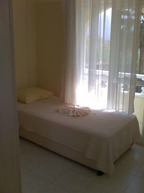 Standard Triple Room | Rollaway beds, free WiFi, bed sheets - DENIZ PANSIYON (Fethiye)