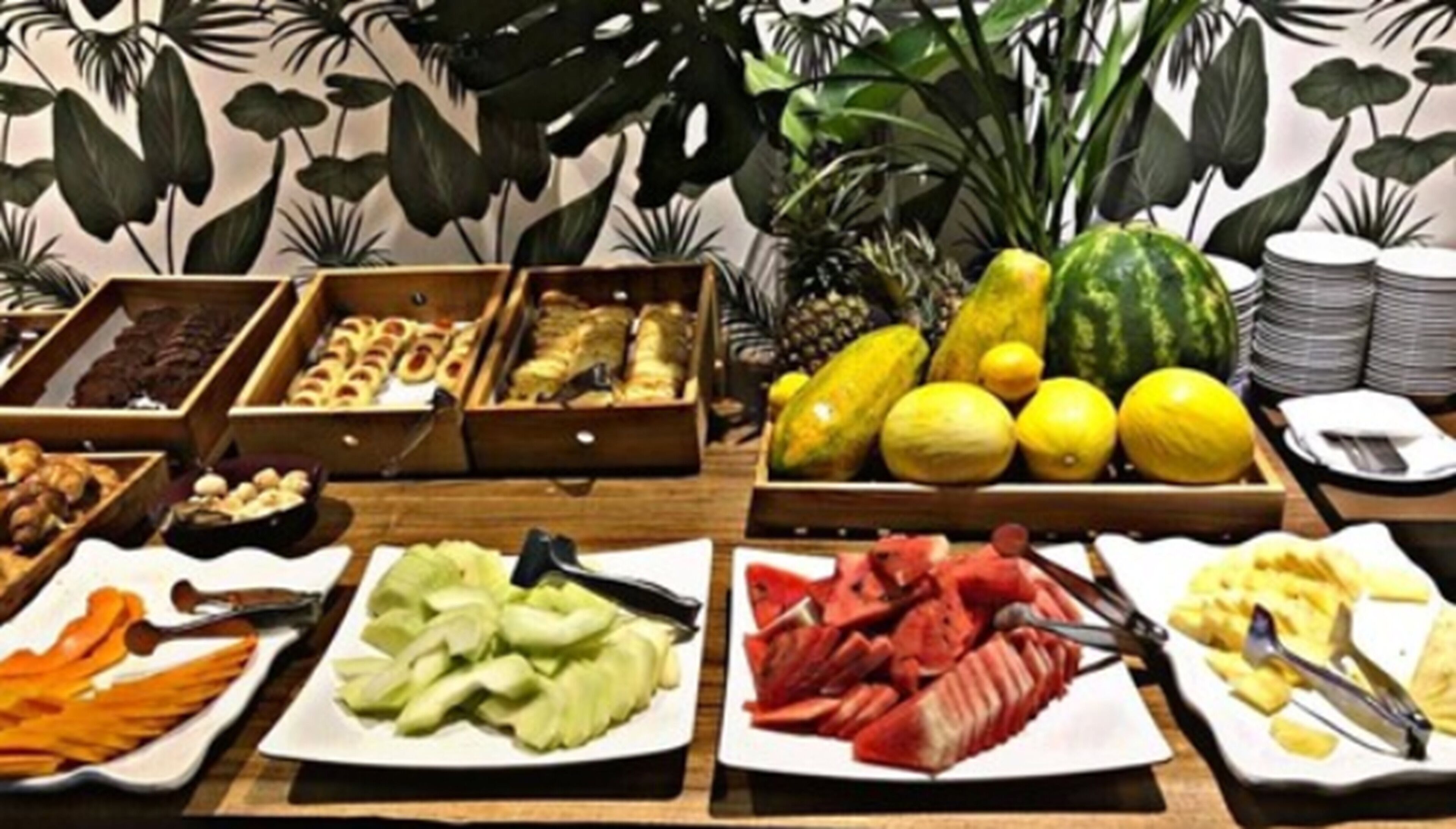daily buffet breakfast (usd 25 per person)
