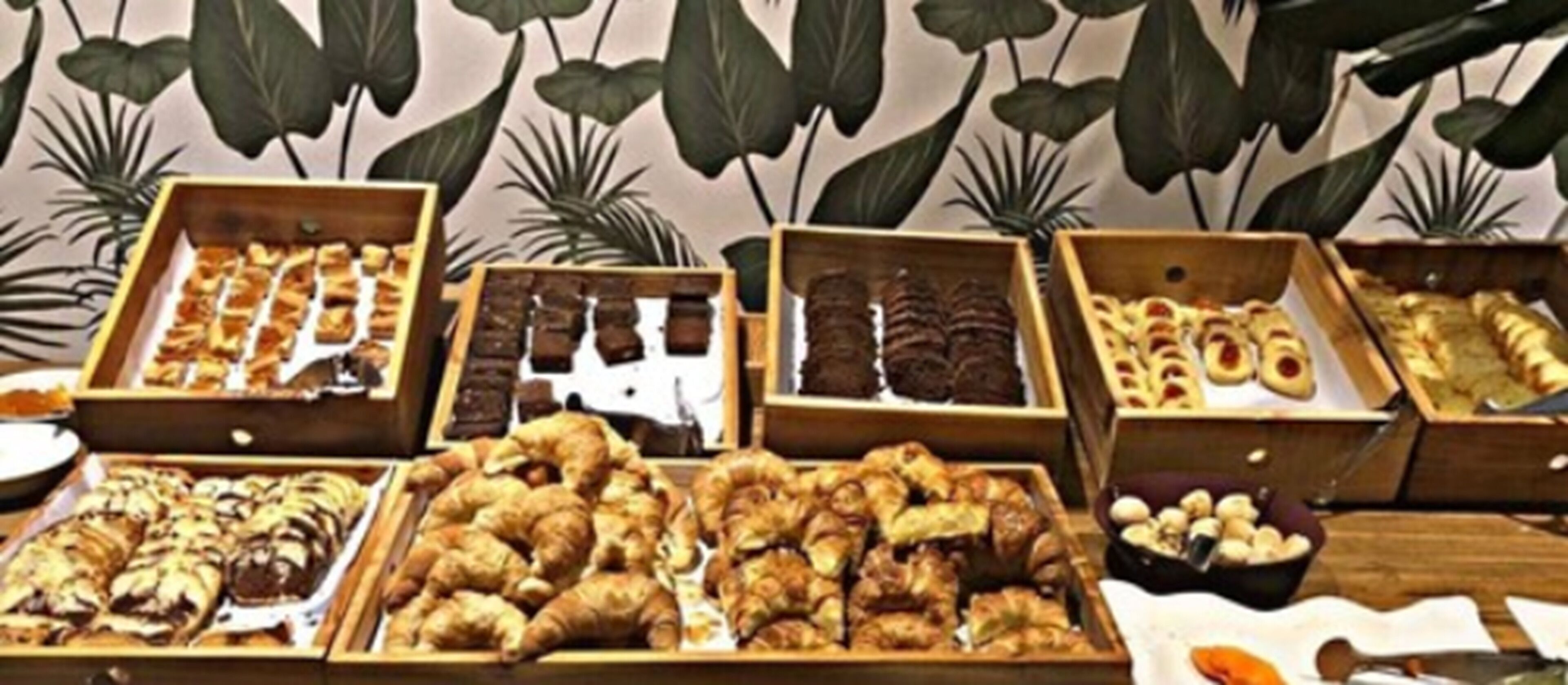 daily buffet breakfast (usd 25 per person)