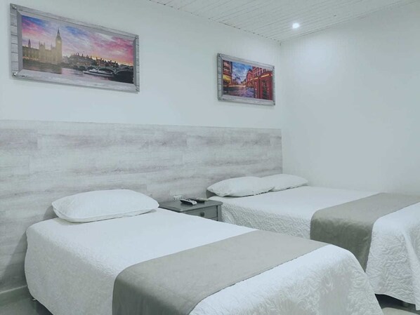 Blackout drapes, iron/ironing board, rollaway beds, free WiFi - Hotel Londres Real (Valledupar)