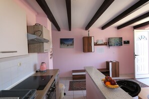 Fridge, stovetop, coffee/tea maker, cookware/dishes/utensils - Apartments Baranić (10047-A2) - Silo - island Krk (Silo - island Krk)