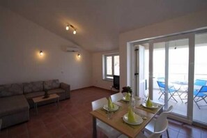 Dining - Apartment Djakovic Boba nr 1 (Silo - island Krk)