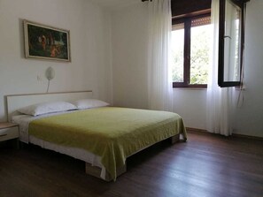 2 bedrooms, iron/ironing board, free WiFi, bed sheets - Apartment Grskovic G. Setaliste A4 (Silo - island Krk)