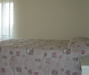 2 chambres, fer et planche à repasser, Wi-Fi, draps fournis