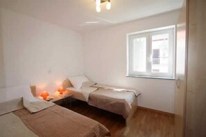 2 bedrooms, free WiFi, bed sheets - Apartment Djakovic Tihana 1 (Silo - island Krk)