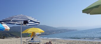 3 bed apartment, 1 bathroom, Large Private Patio & Garden, Mountain views,