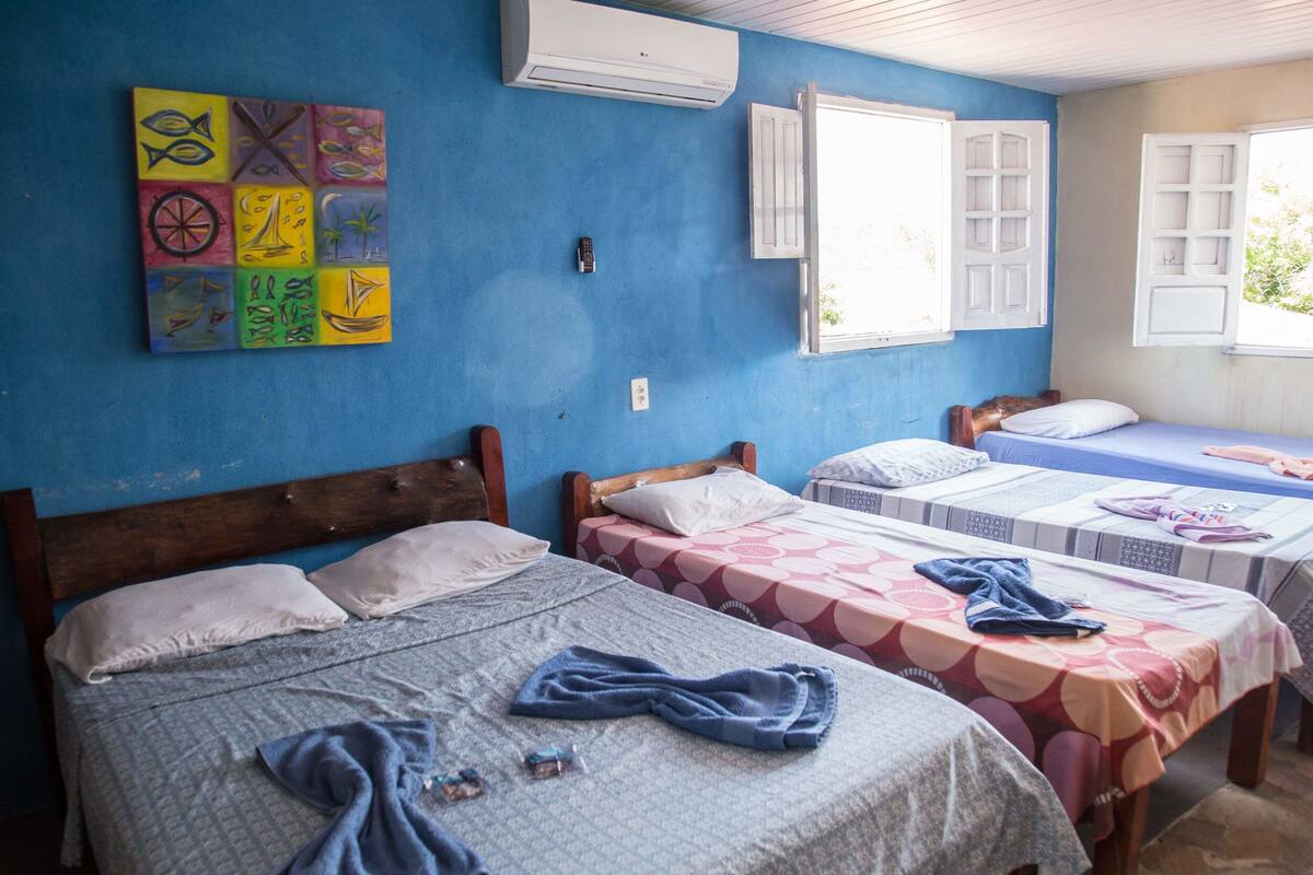 Minibar, free WiFi, bed sheets