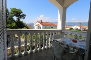 Outdoor dining - Apartment Znidarec Marica nr 1 (Silo - island Krk)