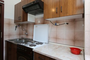 Fridge, stovetop, coffee/tea maker, cookware/dishes/utensils