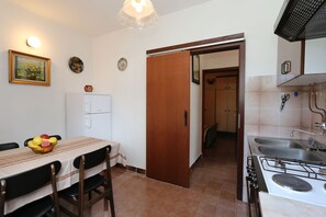 冰箱、炉灶、茶具/咖啡用具、厨具/餐具