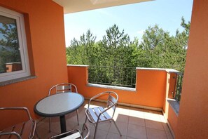 Outdoor dining - Apartment Dudovic Darko nr 4 (Silo - island Krk)